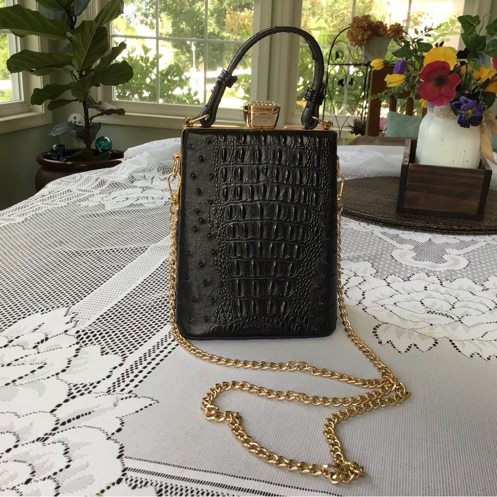 Elegant Black Croc-Embossed Handbag